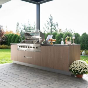 OUTDOOR KITCHEN